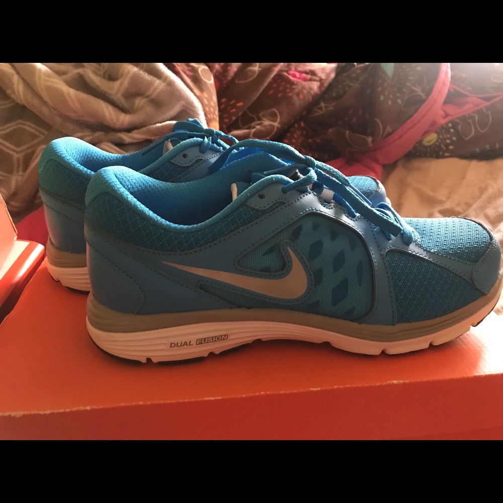 Blue nike tennis shoes